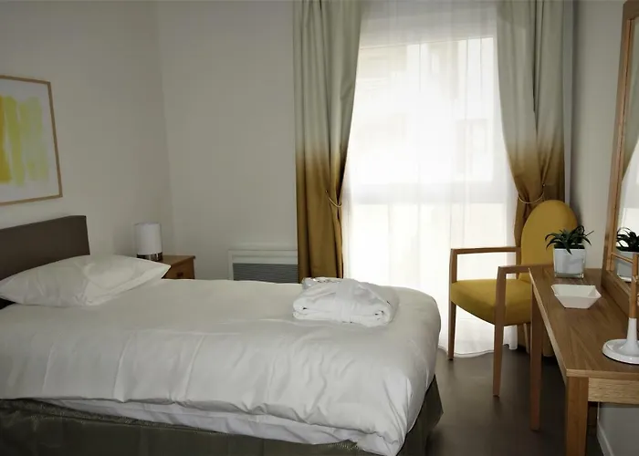 Domitys - Les Robes D'airain